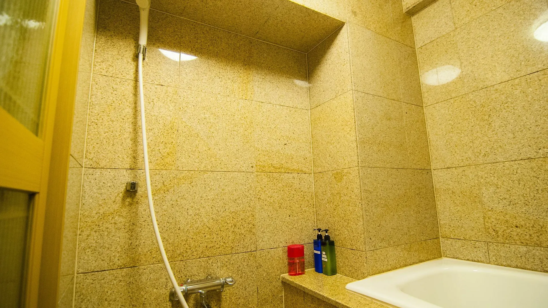 Kamogawa Riverside Guesthouse Kyoto Apartment