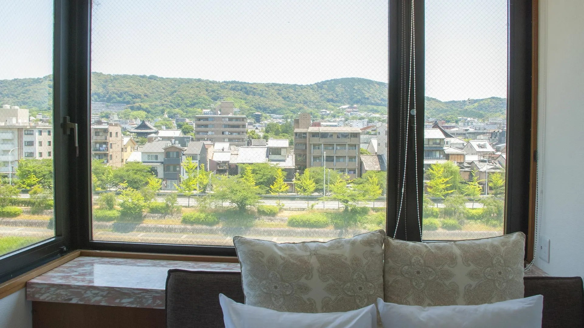 Kamogawa Riverside Guesthouse Kyoto Apartment