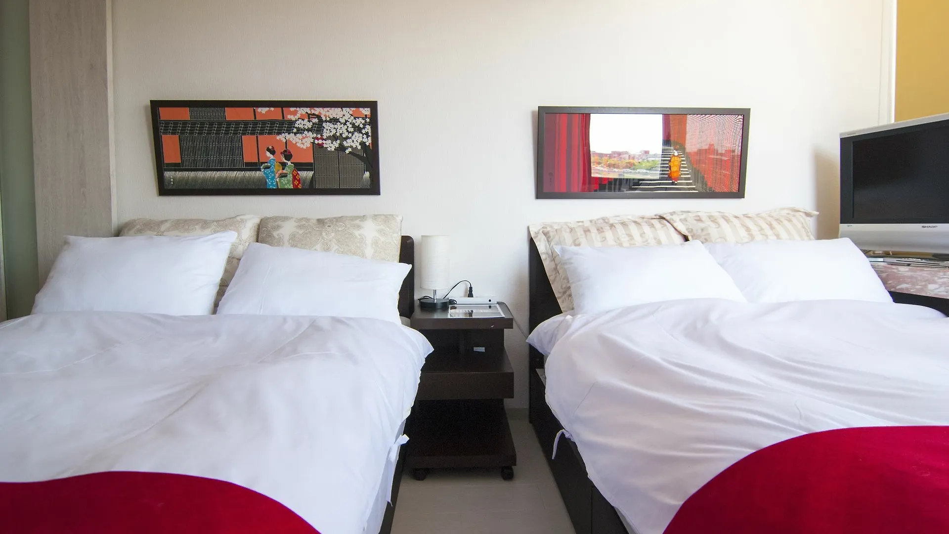 Kamogawa Riverside Guesthouse Kyoto Japan