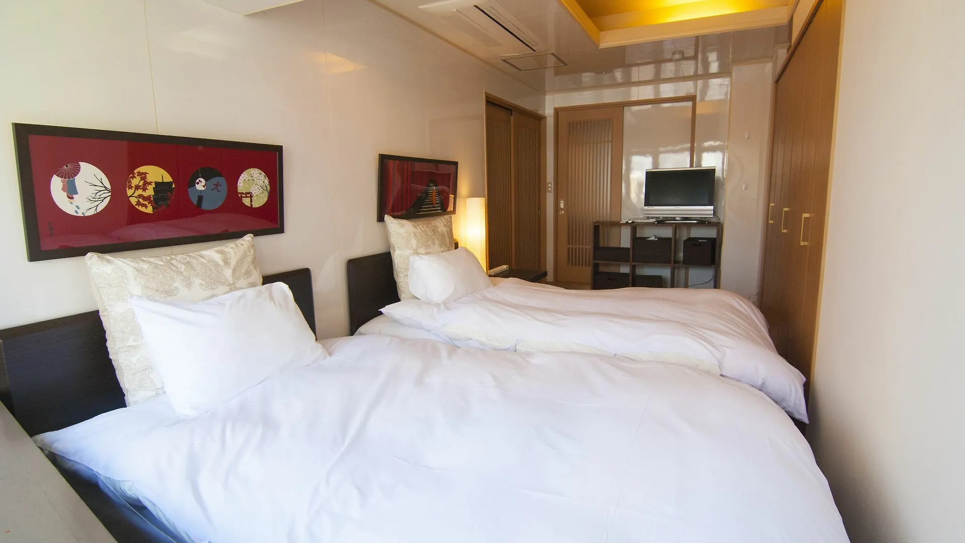 Apartment Kamogawa Riverside Guesthouse Kyoto Japan