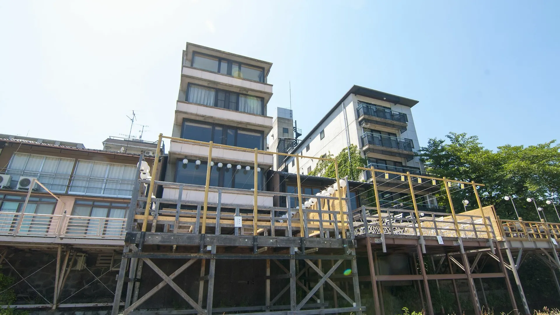 Kamogawa Riverside Guesthouse Kyoto